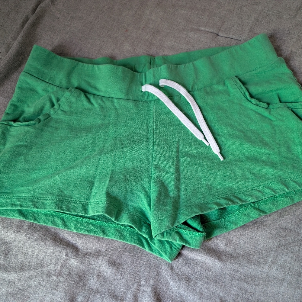 Kelly Green Shorts from Divided - Picture 1 of 2